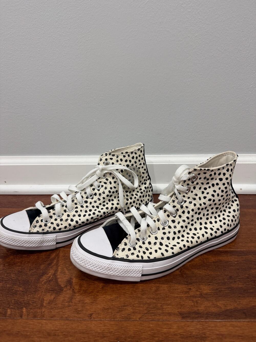 Converse Welcome to the Wild 572366F High Tops Women’s 10 EUC